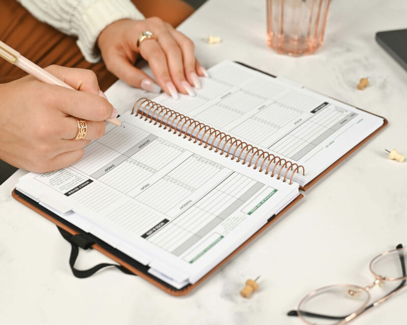 2026 Dated Large Coil-Bound Planner - Image 5
